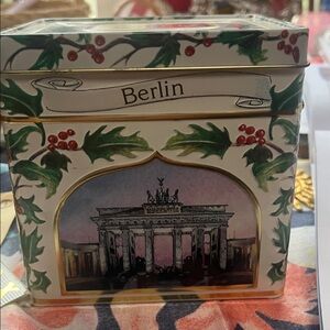 Lambertz Frauenthor German Musical Tin Box-Plays We Wish You A Merry Christmas